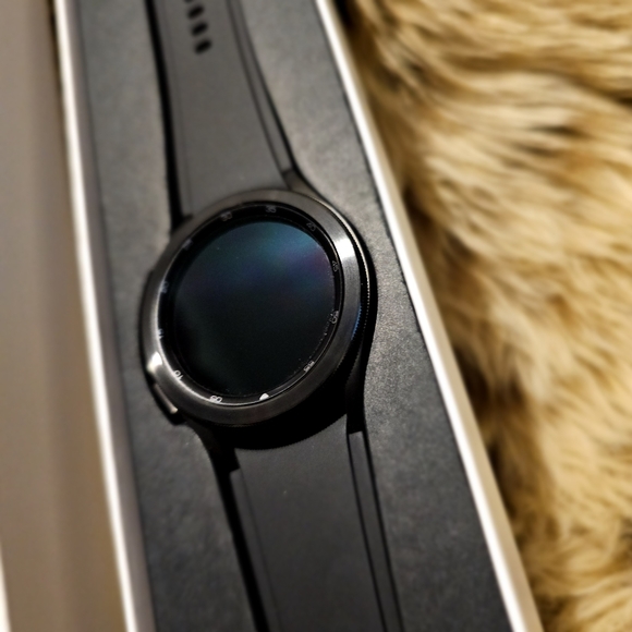 Samsung Galaxy Watch 4 Classic - Picture 2 of 2